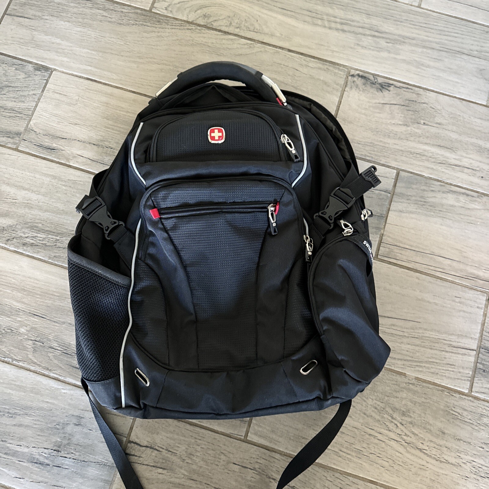 Swiss Gear ScanSmart Airflow Black Backpack, Lots of Pockets!
