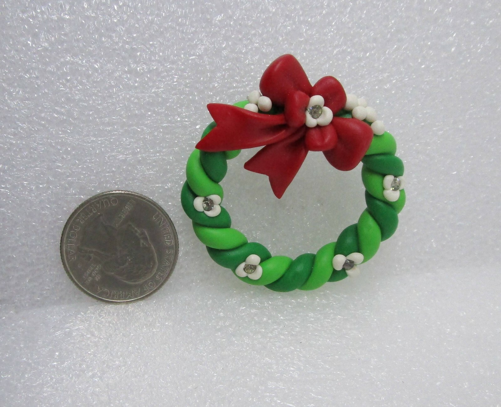 Gone Troppo Handcrafted Clay Christmas Wreath Pin