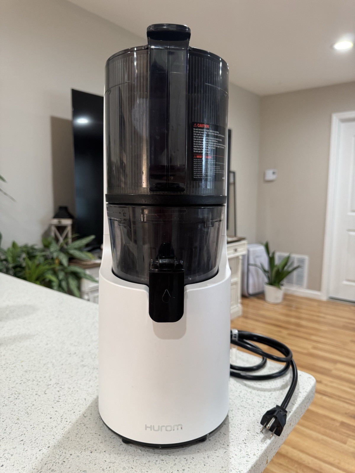 Hurom H200 Easy Clean Slow Juicer - White - Cold Press Whole Fruit Juicer