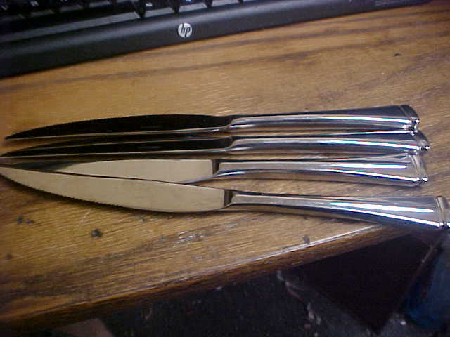 Oneida Stainless DORCHESTER 9 3/8" Steak Knives (Set Of 4) FREE SHIPPING