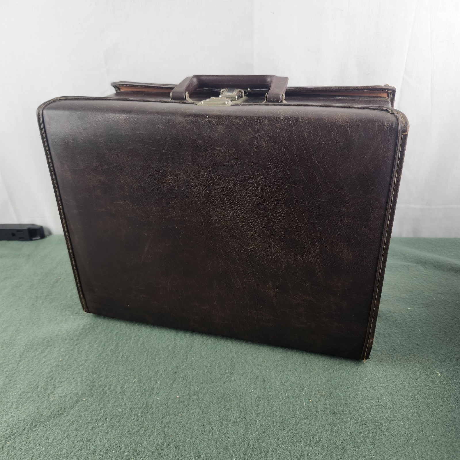 Vintage 60 Cassette Tape Carrying Case Holder Double Sided Holds 60 U.S.A.