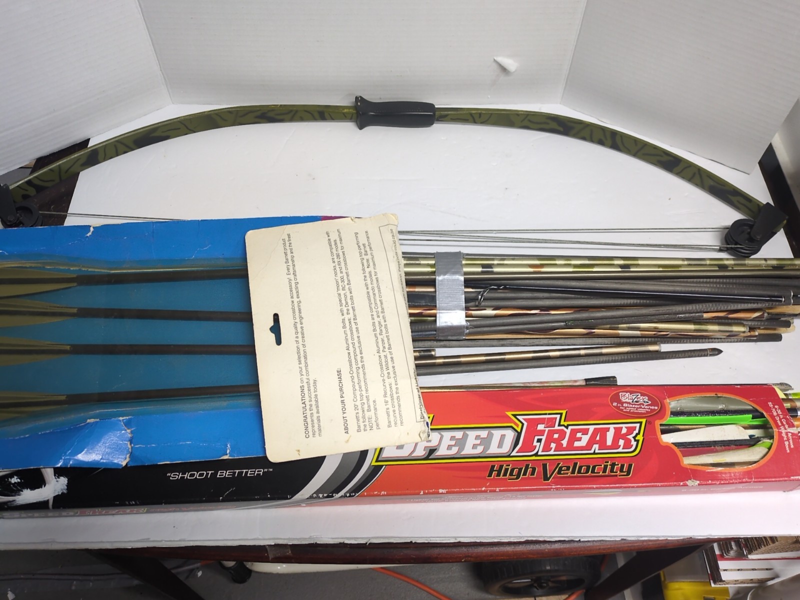 Archery 33" Bow And Large Lot Of 40+ Arrows Bolts