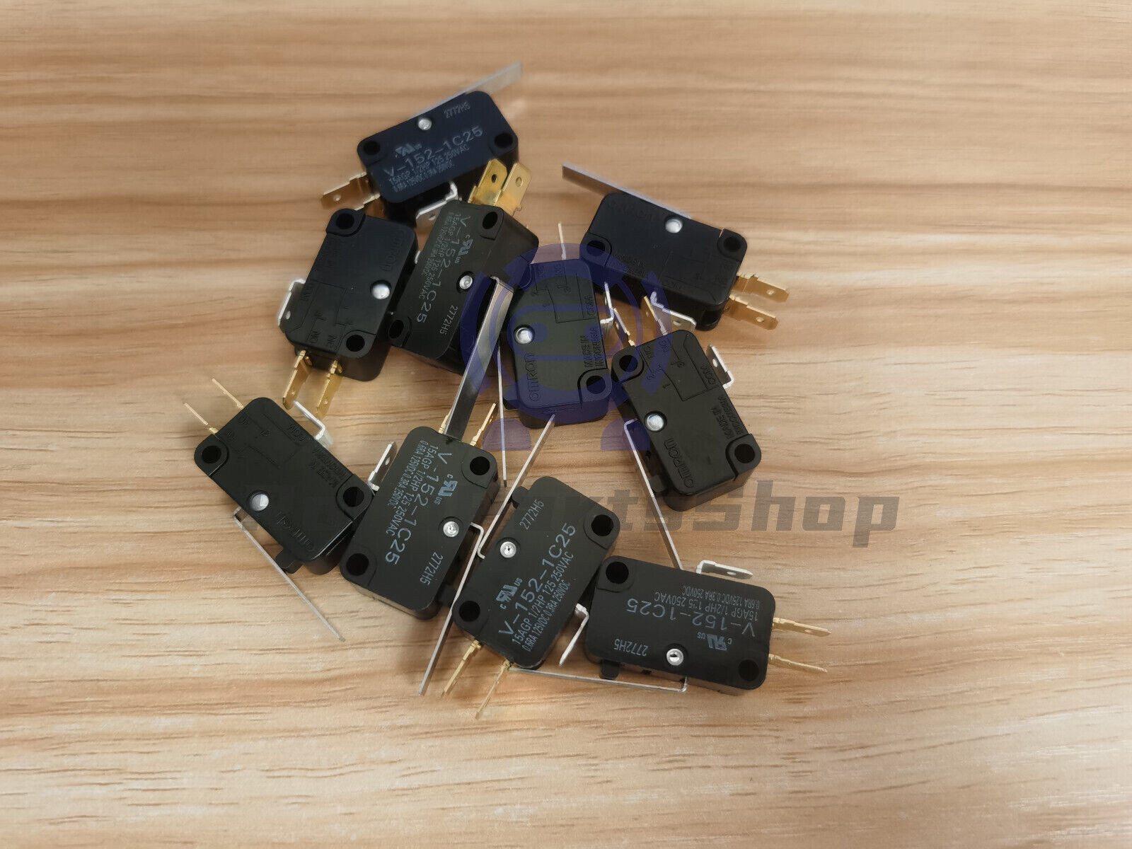 NEW Omron V-152-1C25 V1521C25 Microswitchs 10pcs