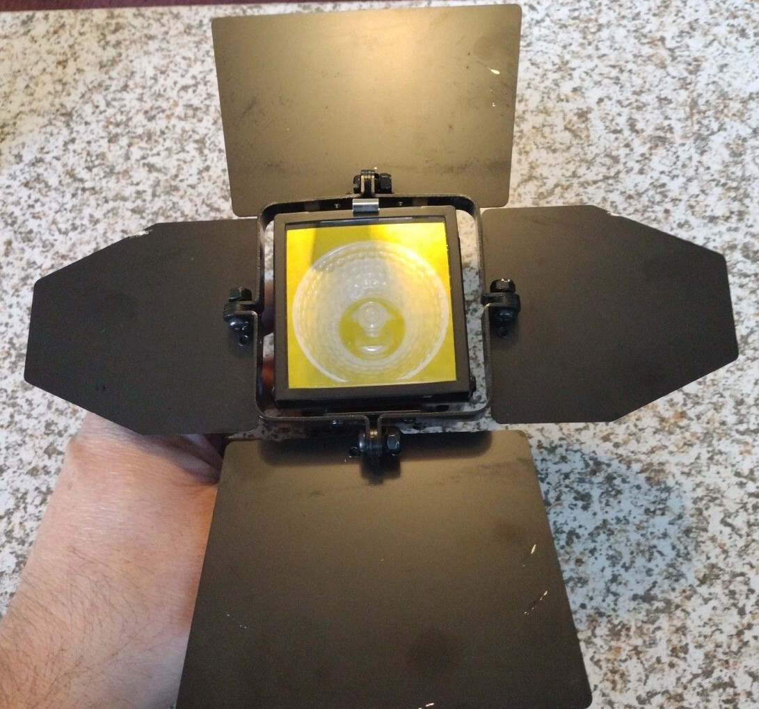 Smith-Victor Camera Mounted Quartz Halogen Digital Video Light SV840