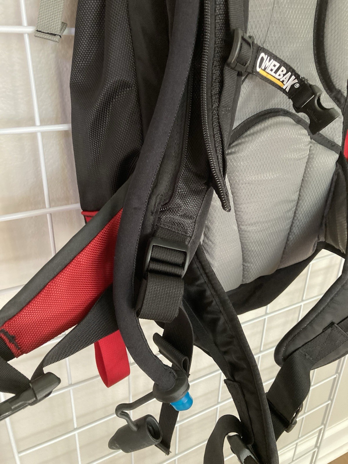 Camelbak Snobound Hydration Backpack 100 Ounce 3 Liter Bladder-New-Black-Red