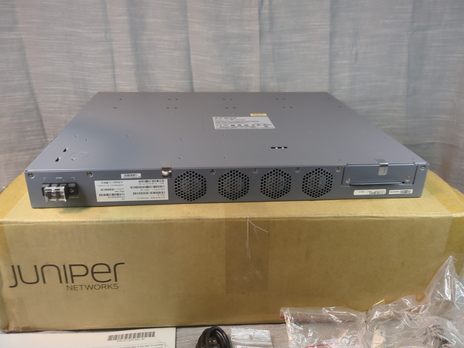 Juniper Networks SRX345-SYS-JB-DC 16 Port Services Gateway