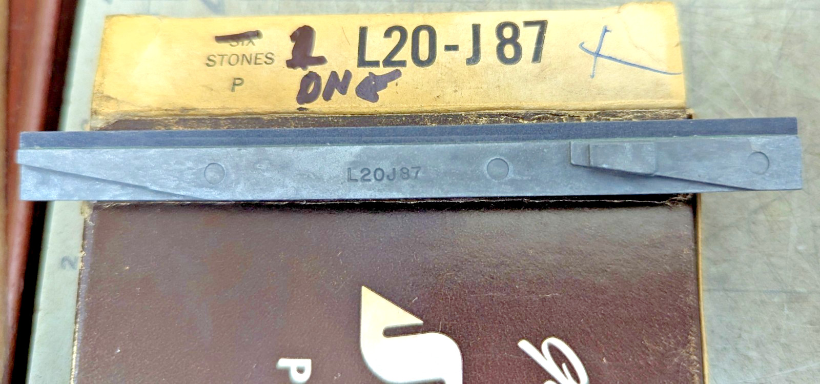L20-J87 Sunnen 400 Grit Silicone Carbide L20 Mandril (1 Stone)#34