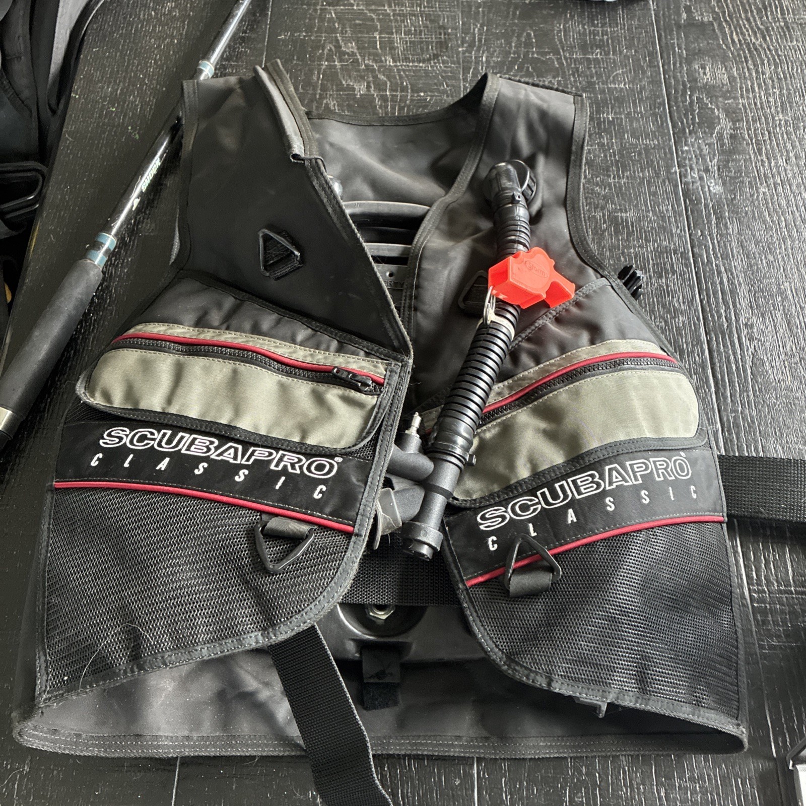 ScubaPro Classic BCD Black/Red Size Medium Boyancy Control Scuba Pro