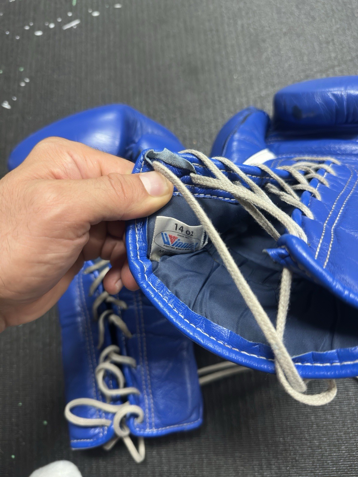WINNING Boxing Gloves 14oz