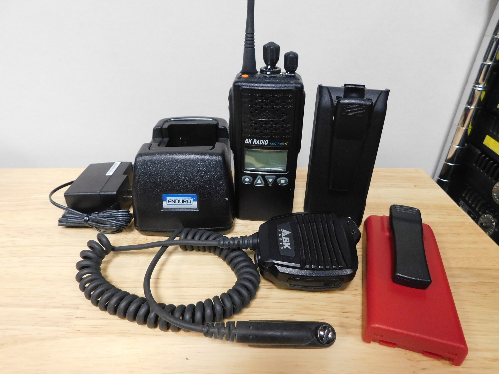 BK KNG-P400S UHF 380-470mhz P25 Digital Portable Radio AES-256/DES-OFB