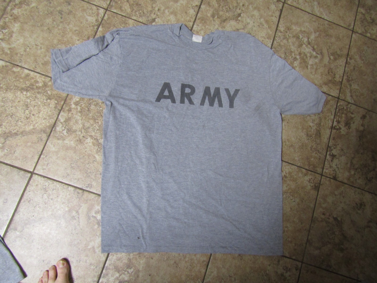 US ARMY MILITARY PHYSICAL FITNESS SHIRT APFU GRAY WITH BLACK LETTERS EXTRA LARGE