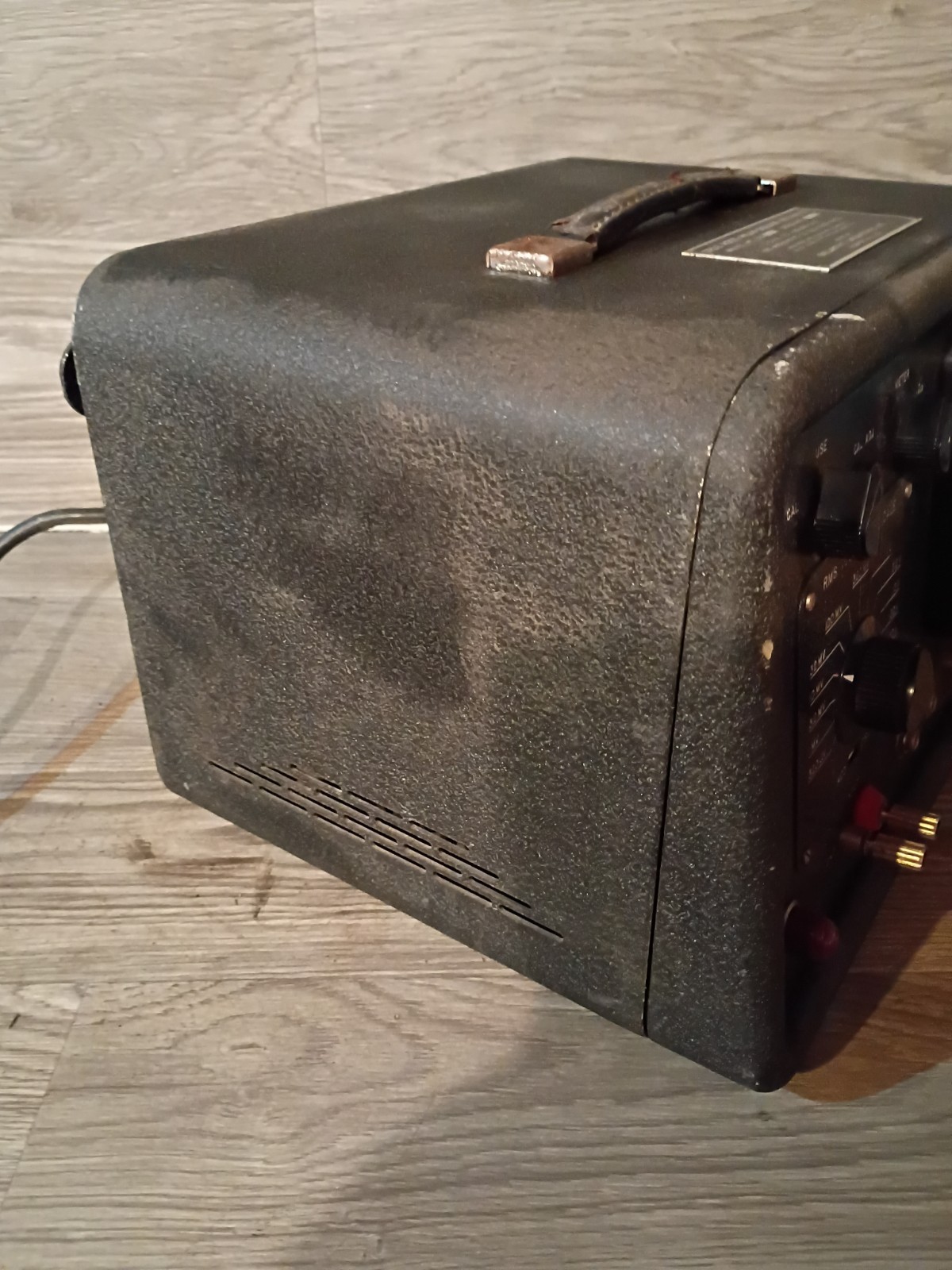 True Root-mean-square Voltmeter Model 320