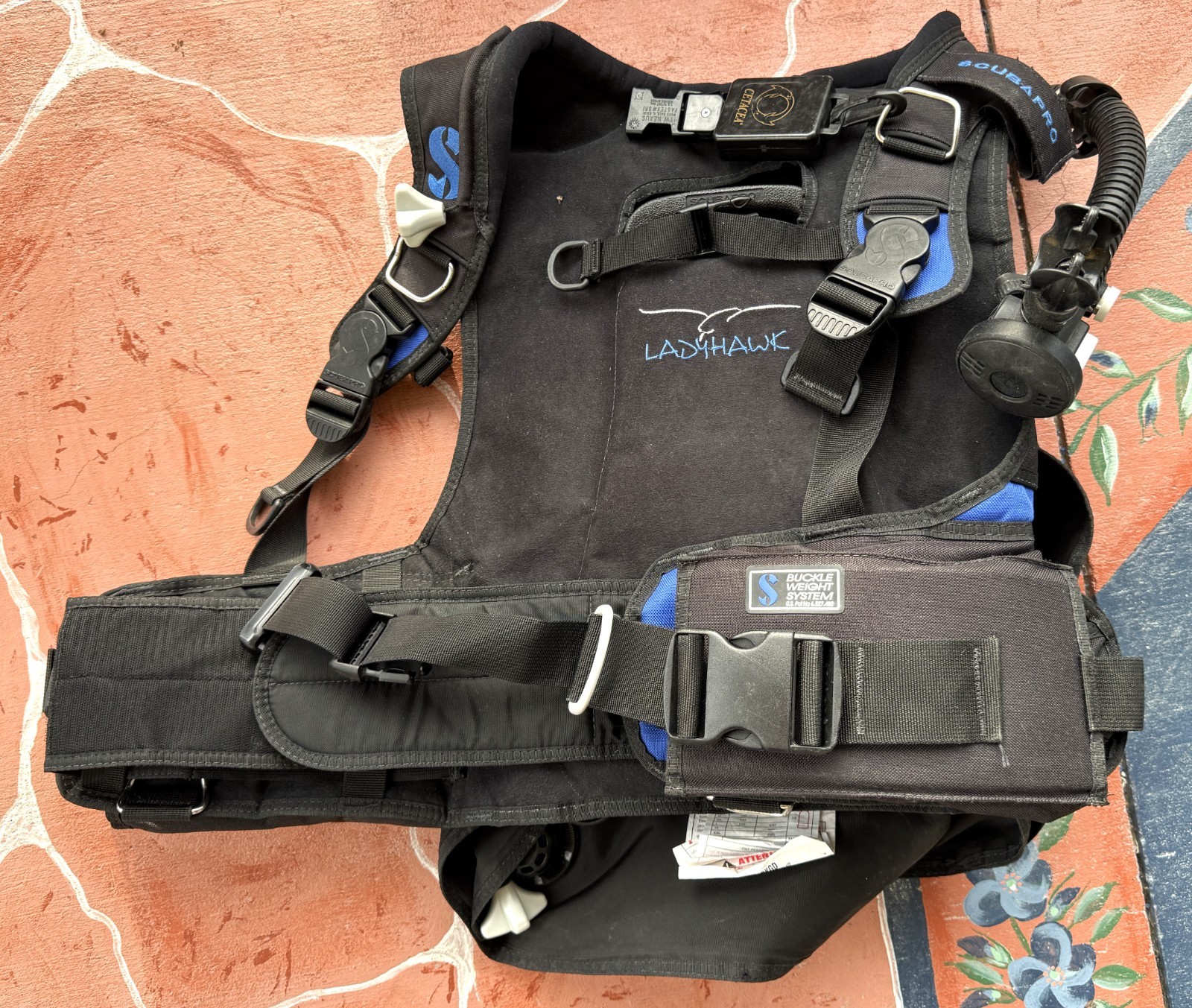 SCUBAPRO LADYHAWK SIZE L SCUBA DIVING BCD BUOYANCY COMPENSATOR BLUE/BLACK