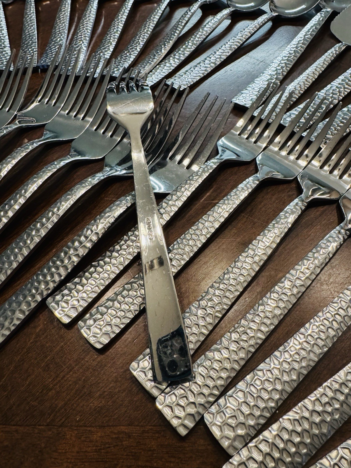 50 PCS Elyon Crown Hammered Reflective Silver Flatware Hi Quality Stainless SET