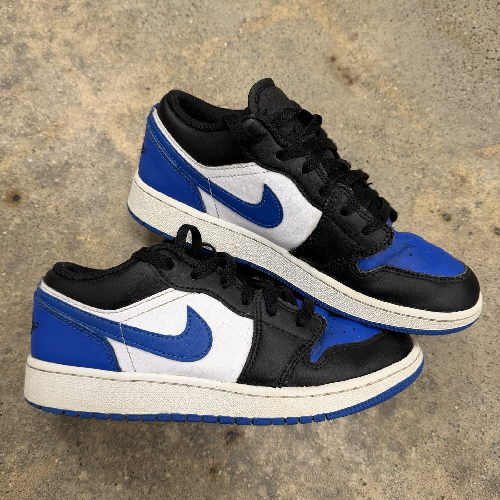 Jordan 1 Low SE Alternate Royal Toe 553560-140 GS Sz 5.5Y/WMNS 7