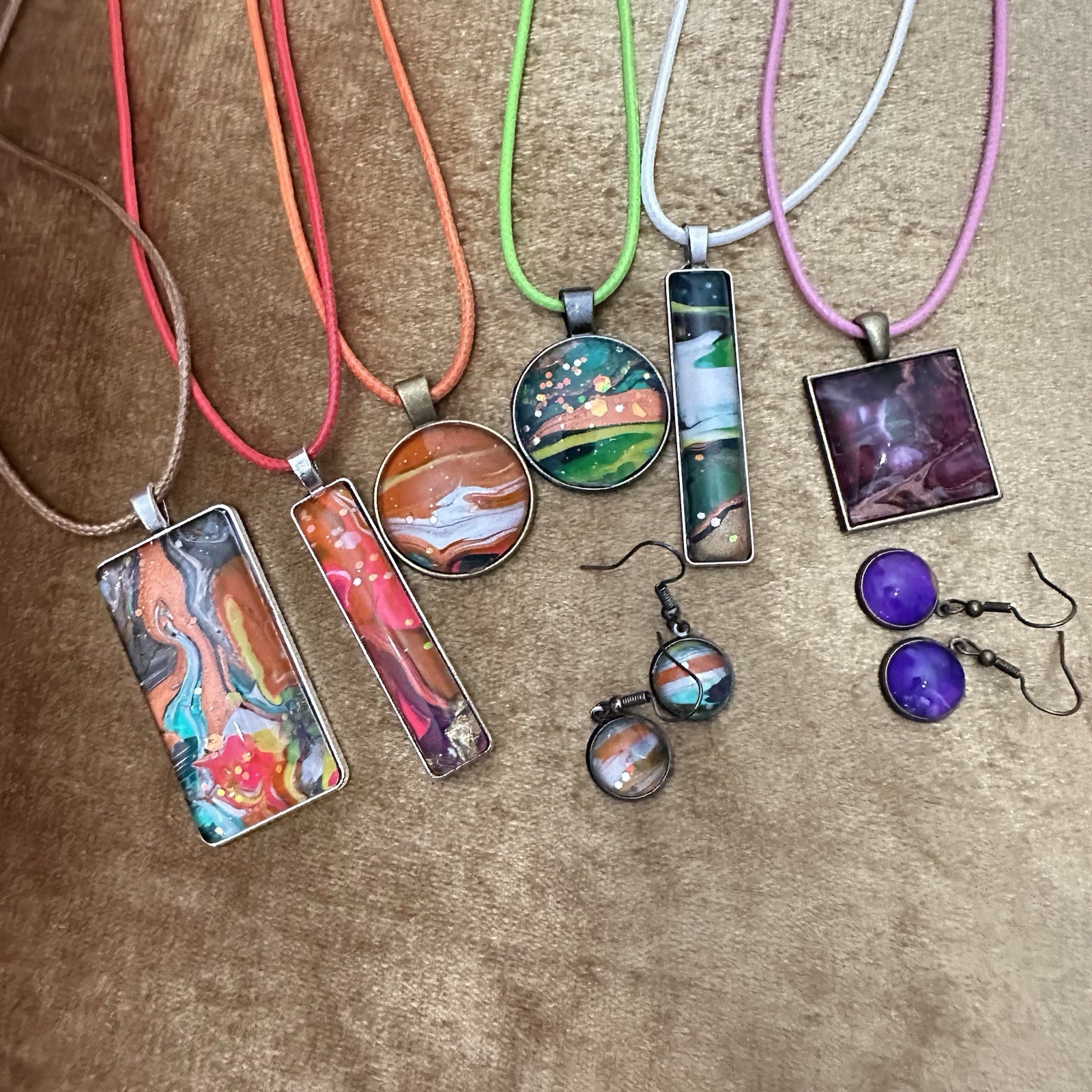 Pendant Necklaces Jewelry 8 Piece Lot OOAK HANDMADE Hand Painted signed 5517