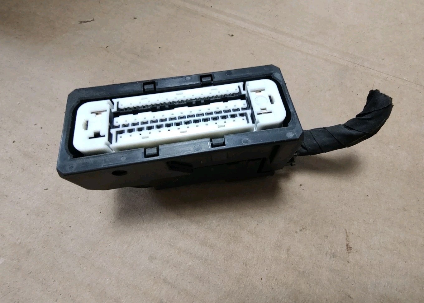 2014 Cadillac XTS OEM 22925133 Suspension Control Module Wire Pigtail  BL8