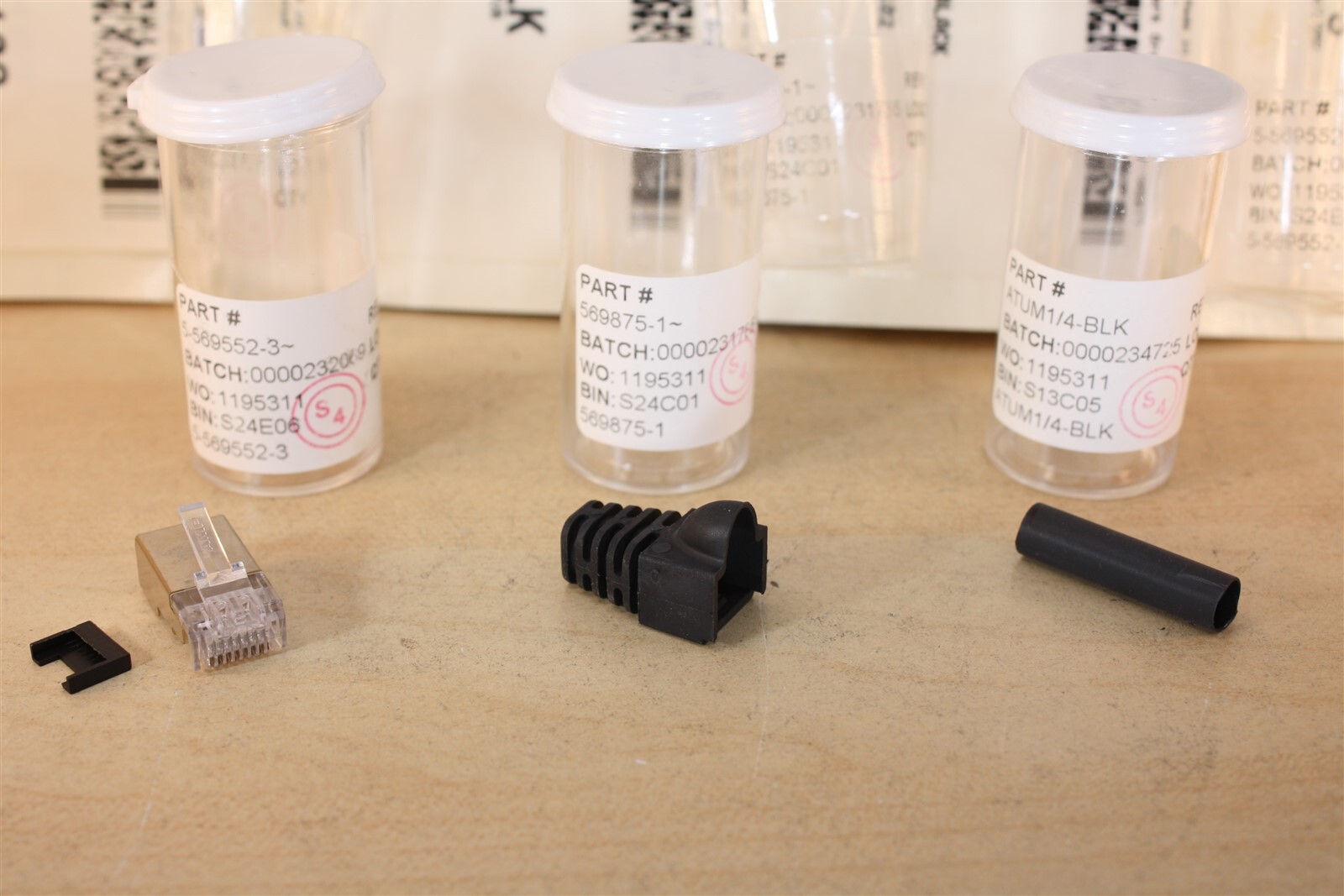 ECS KIT RJ45 Shielded Plug, Boot, Shrink Tube 5-569552-3