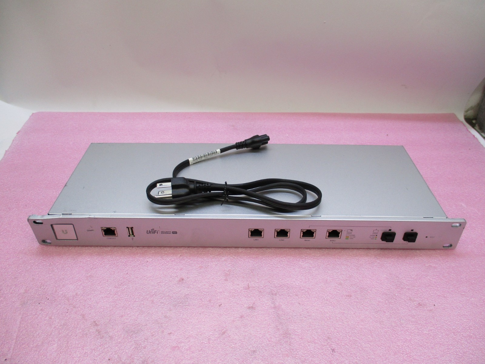 UBIQUITI UNIFI NETWORKS SECURITY GATEWAY PRO USG-PRO-4 T8-A2