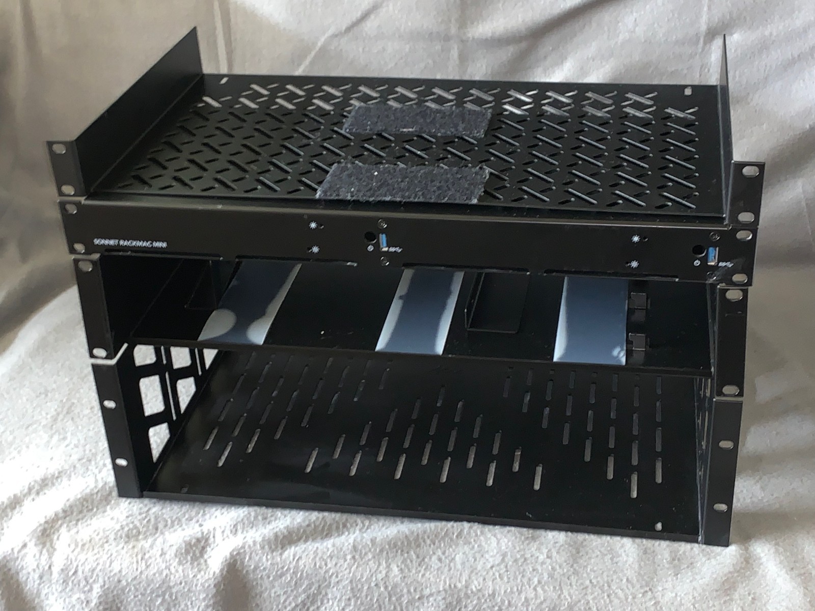1 Sonnet RackMac mini Enclosure w/ 3, 19" Middle Atlantic Rack Shelves /Plz Read