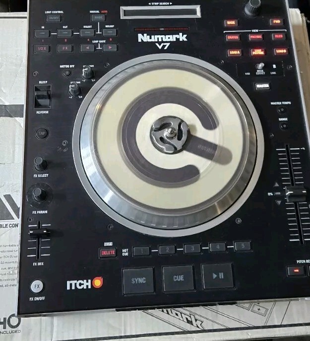 1 Numark V7 Serato Turntable. DJ Pro. Barley Used.