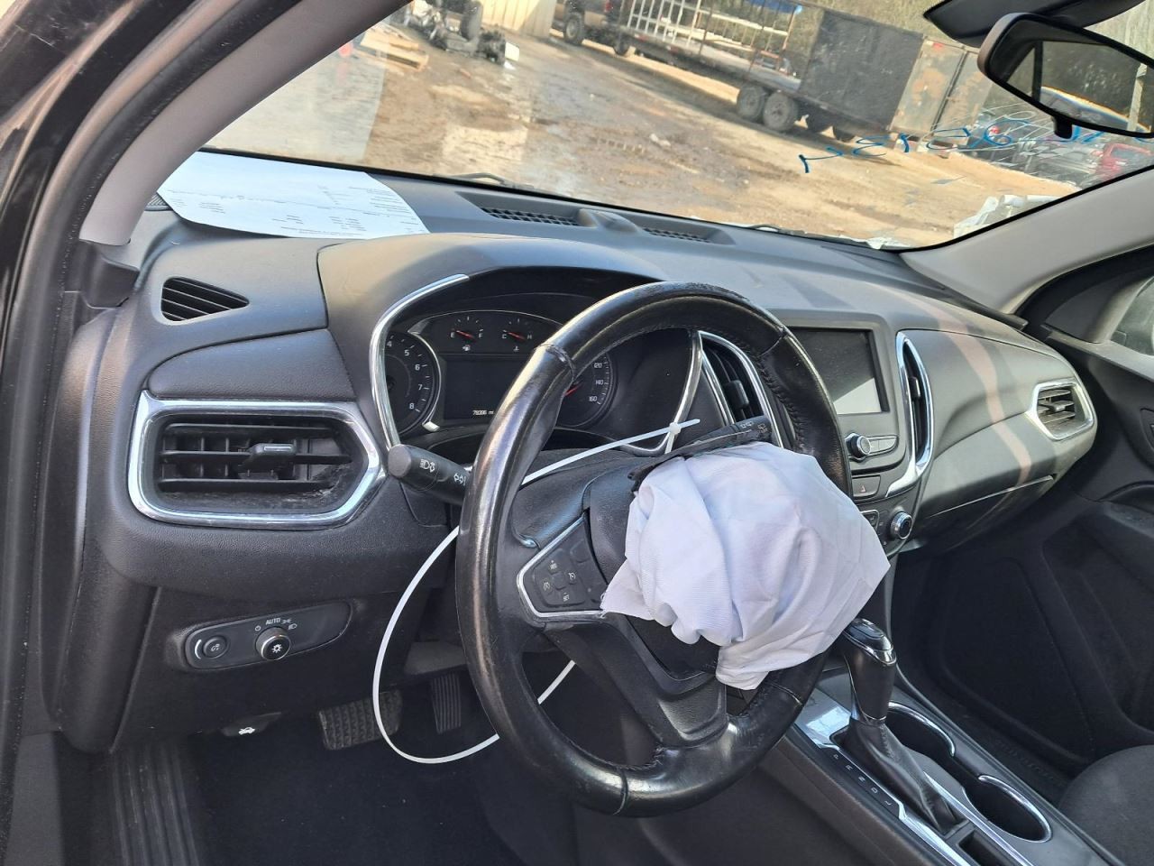 EQUINOX 2019 Glove Box 4891884