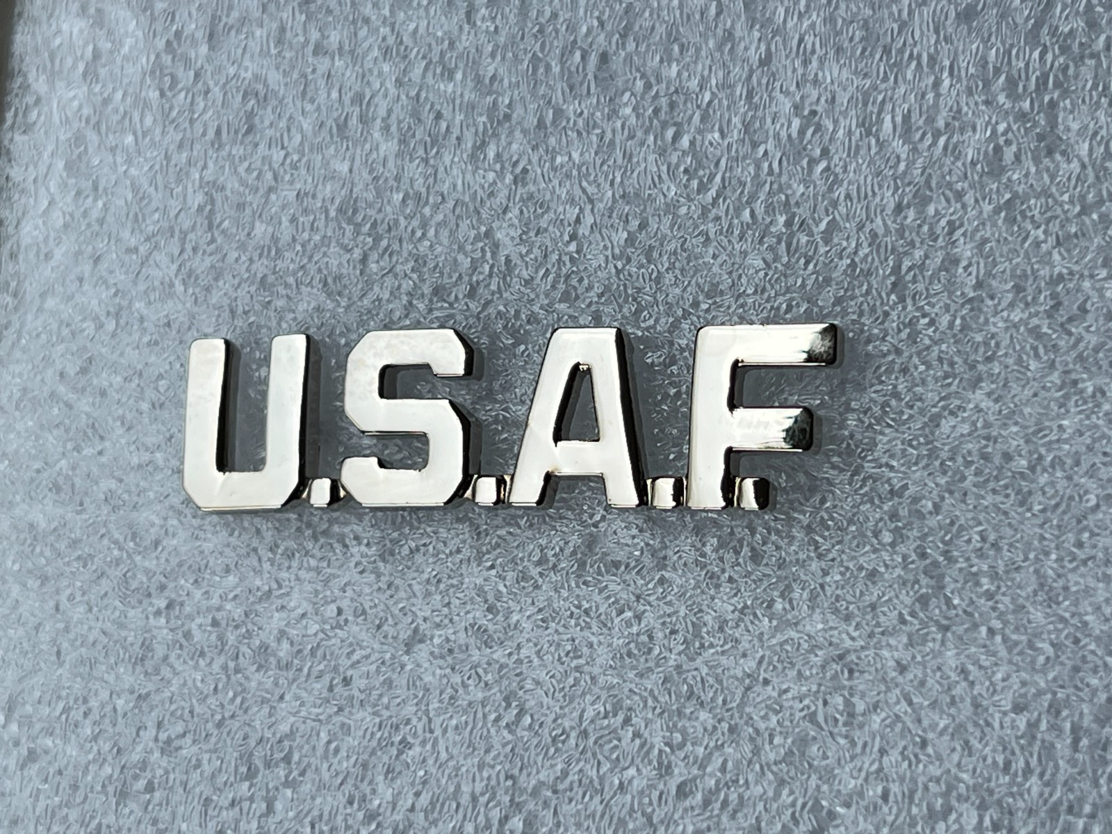 USAF U.S.A.F. TEXT HAT PIN COLOR IS SILVER MEASURES 1 AND 1/8TH INCHES