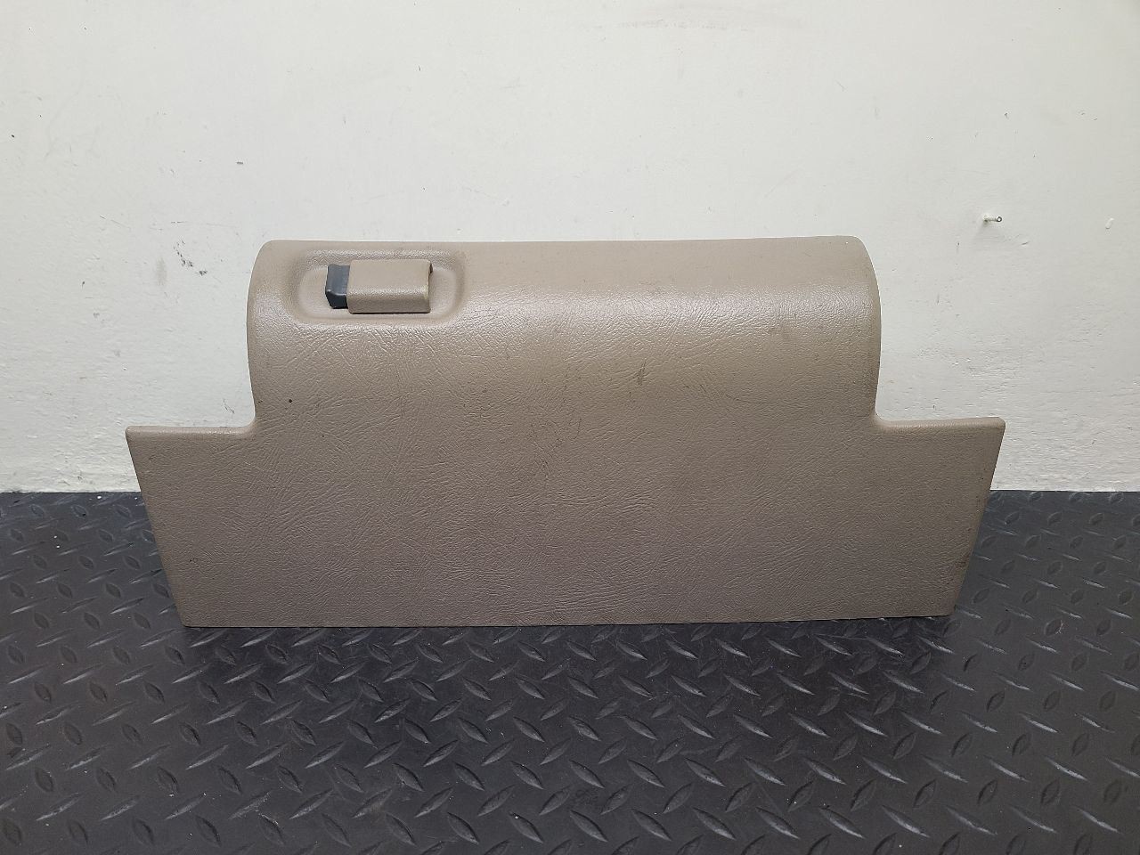 96-99 Chevrolet 1500 Pickup Glove Box Assembly Nuetral OEM 15024968