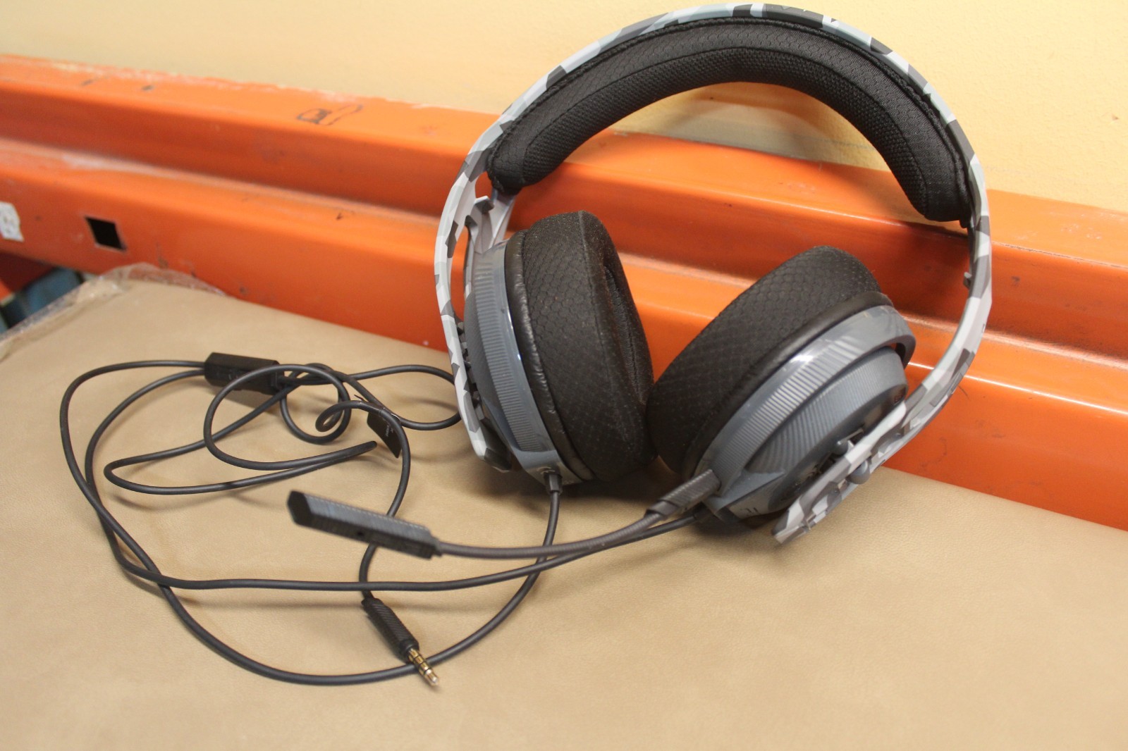 Plantronics RIG 400 gray camo wired headset *USED*