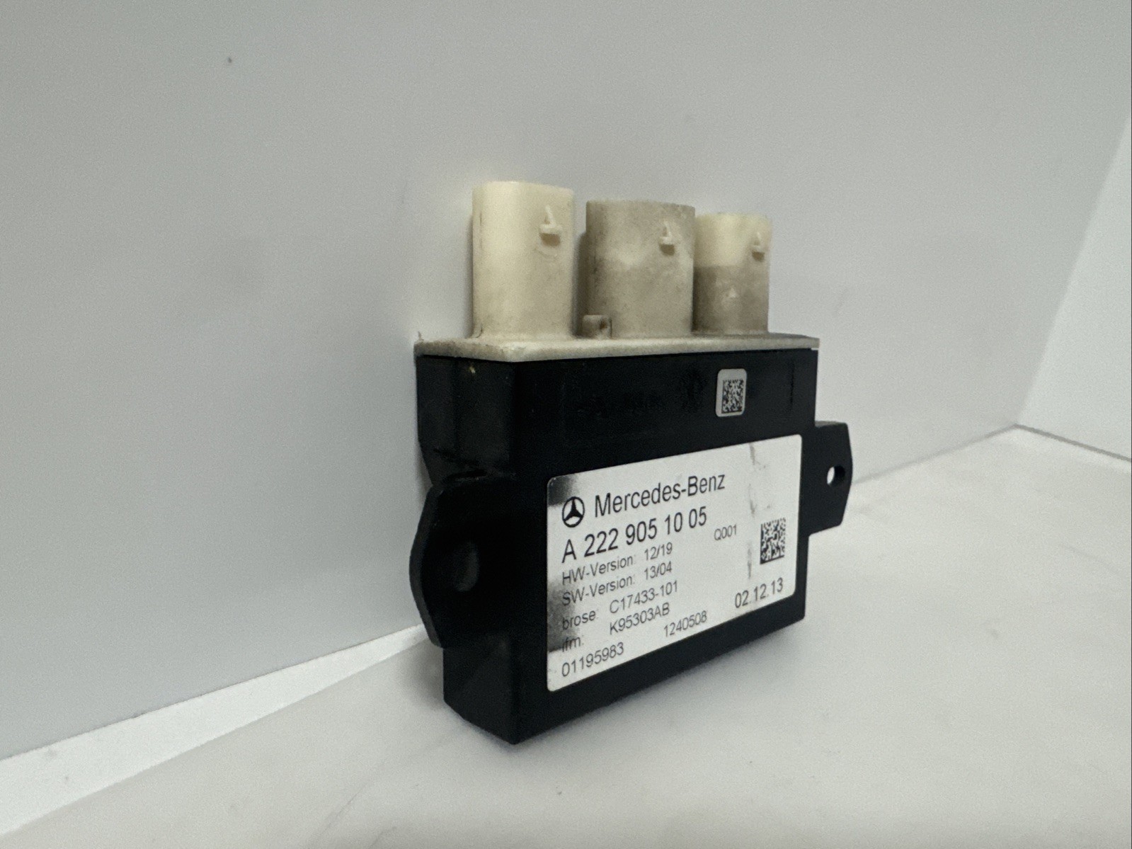 Mercedes-Benz Rear Trunk Switching Sensor Module A2229051005