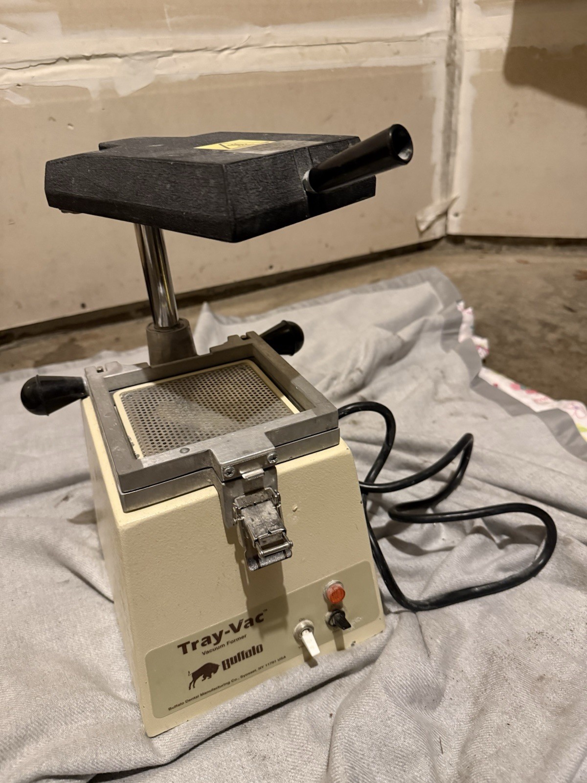 DEFECTIVE TrayVac Vacuum Former  Vacuum FormingSystem  120 V G3D