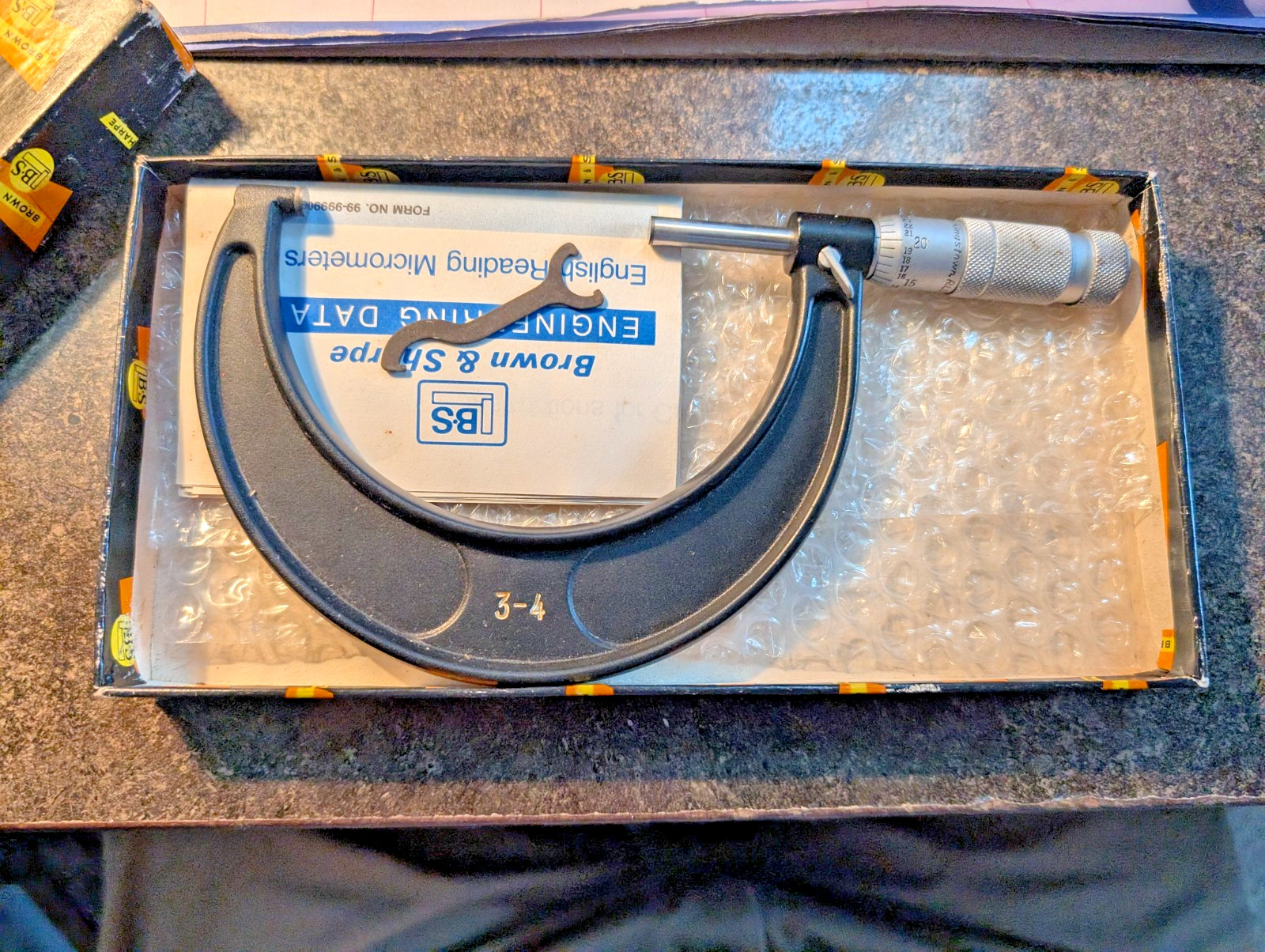 Looks Unused Brown & Sharpe 3-4 Inch 599-40-3 Slant/Line Outside Micrometer