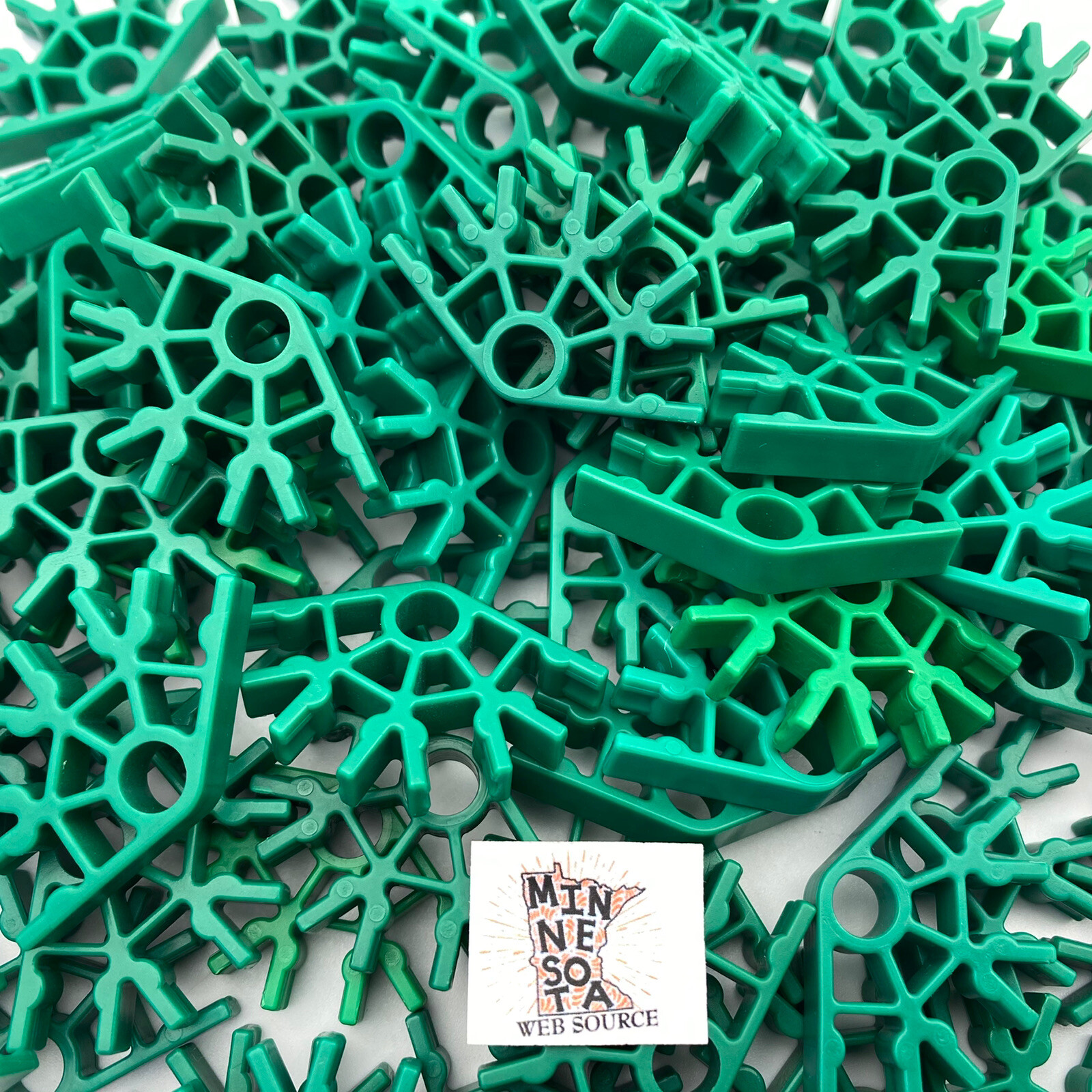 (100) K’NEX Green “Mix” 4‑Way Connectors – USED OEM – Standard