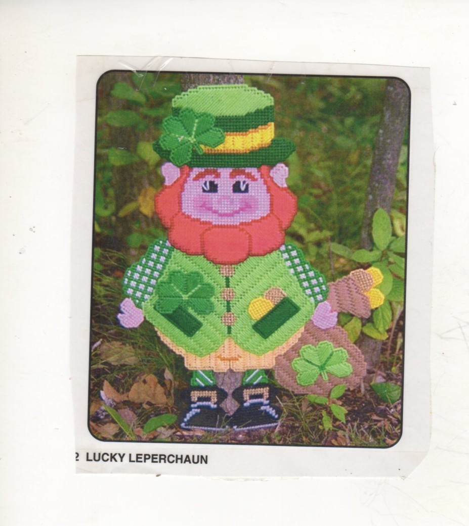 LUCKY LEPERCHAUN  WALL HANGING 7ct  plastic canvas PATTERN  (#TF0392)