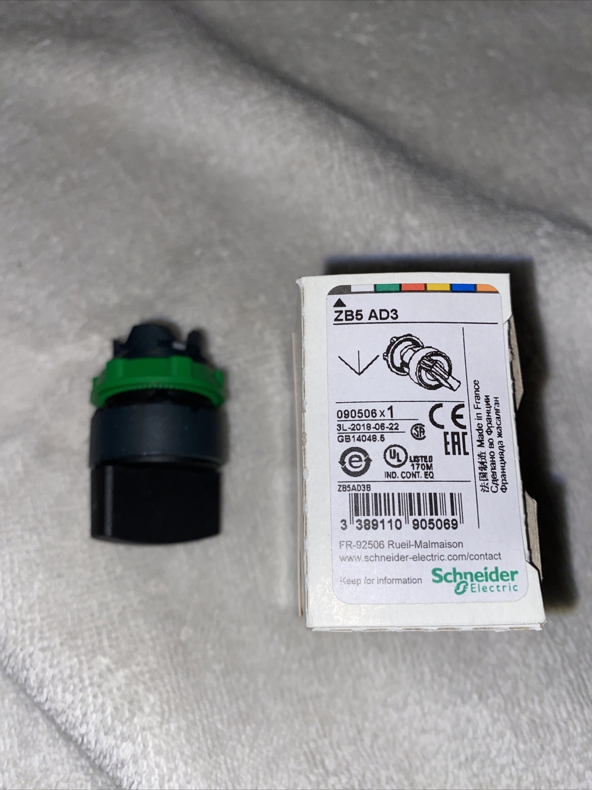 ZB5AD3  3 position selector switch New In Box