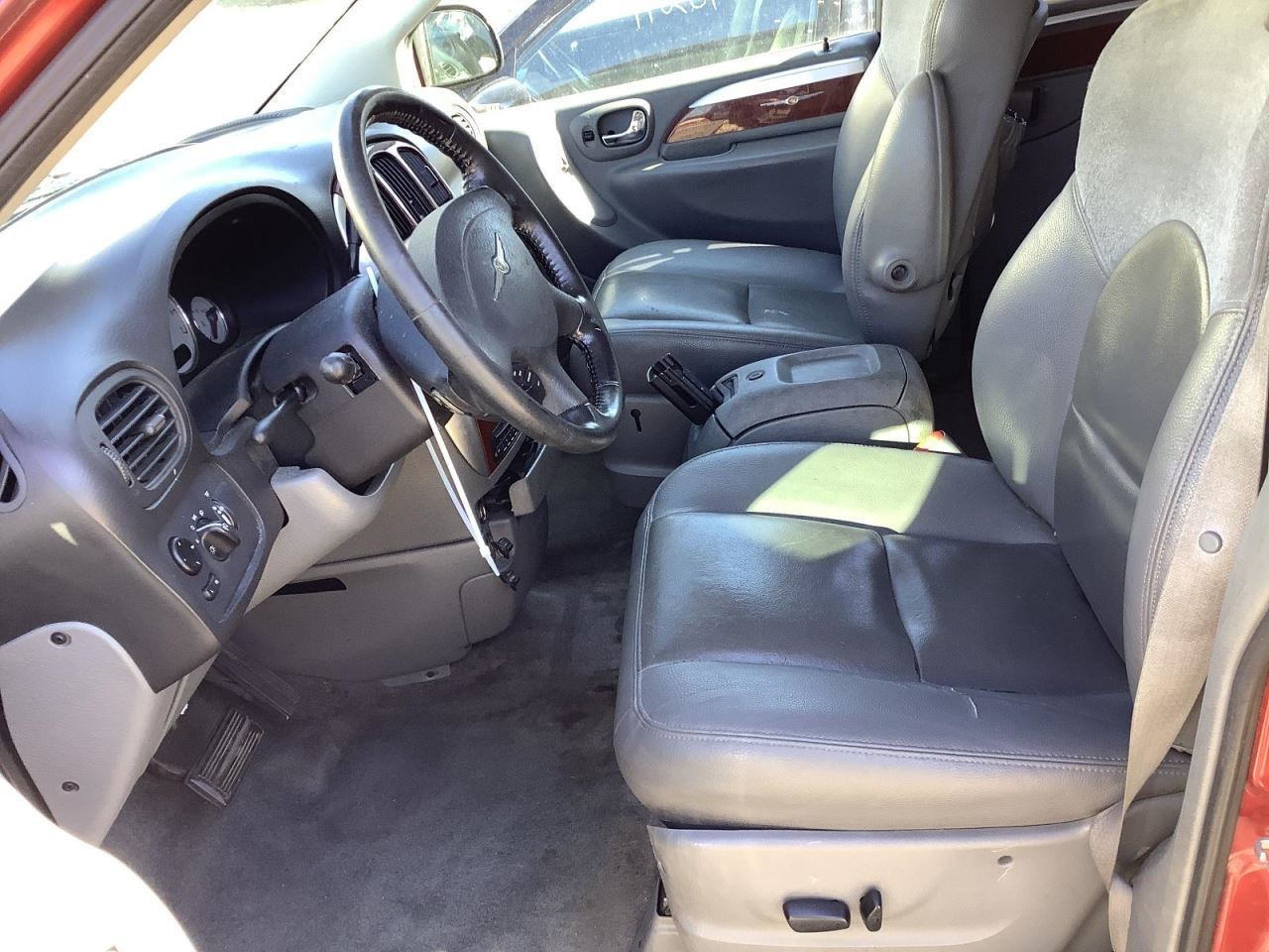 TOWN COUN 2007 Glove Box 4493840