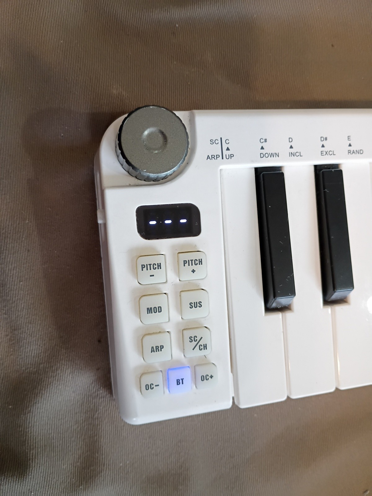 M-VAVE SMK-25 Mini Wireless Bluetooth MIDI Controller With Charging Cable