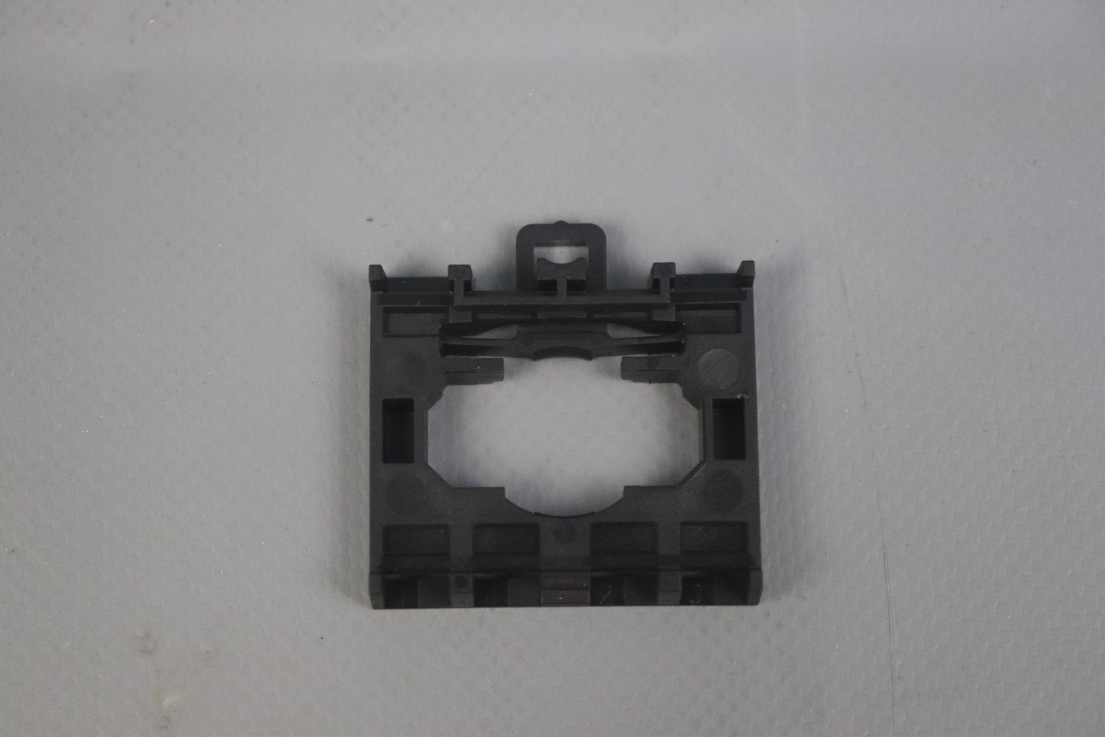 Eaton M22-A4 Mounting Adapter 279437 4 Installation Points (8 Pack) Unused