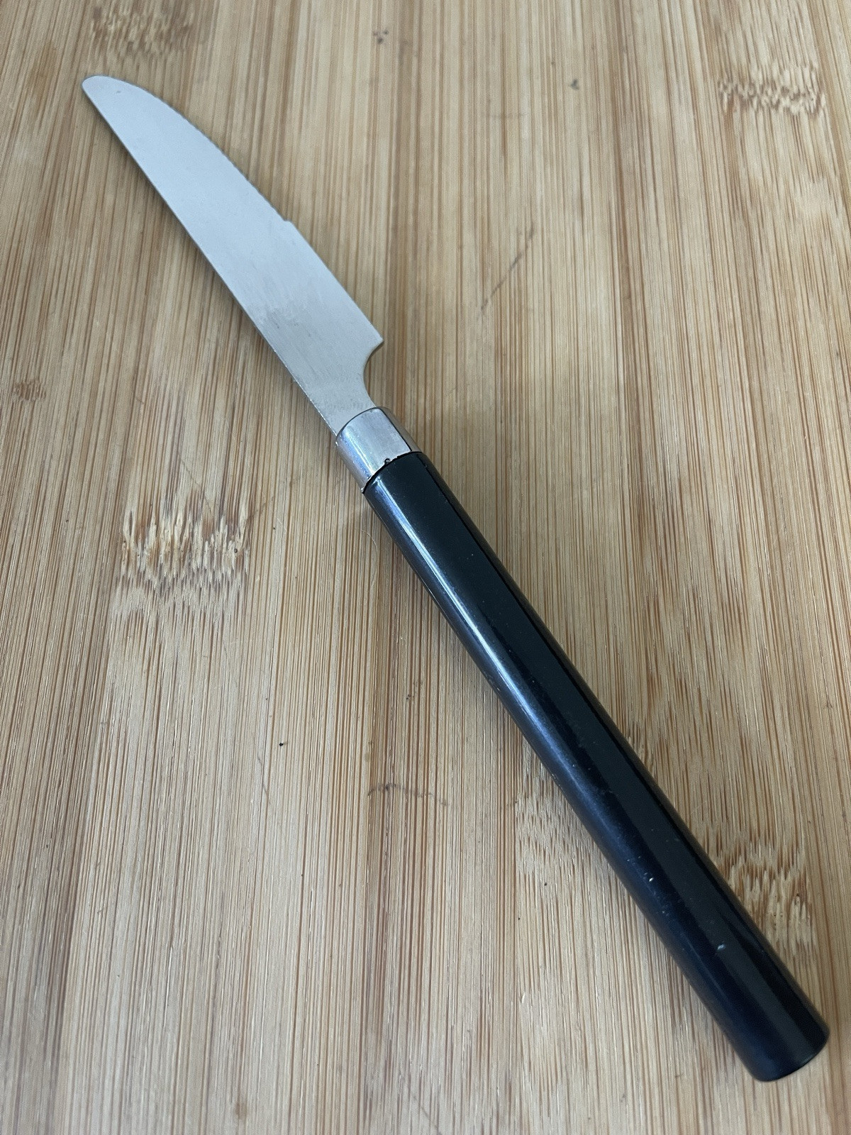 Totally Today Black Plastic Handle Stainless Serrated Dinner Knife 8" NEW