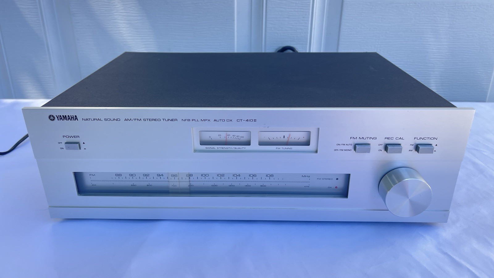 Yamaha CT-410 Natural Sound AM/FM Stereo Tuner