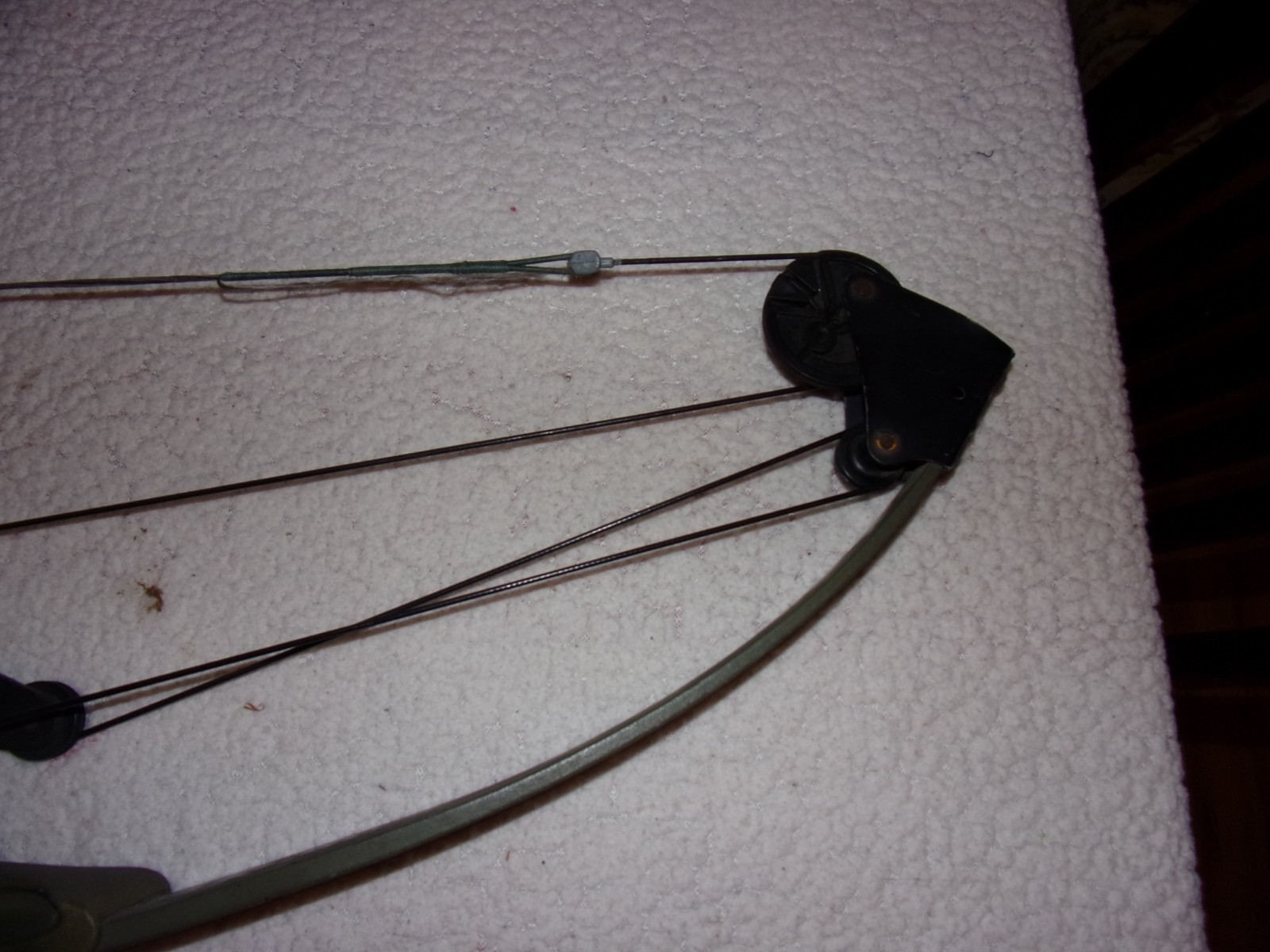Vintage Bear Whitetail Hunter Green Camo Compound Bow