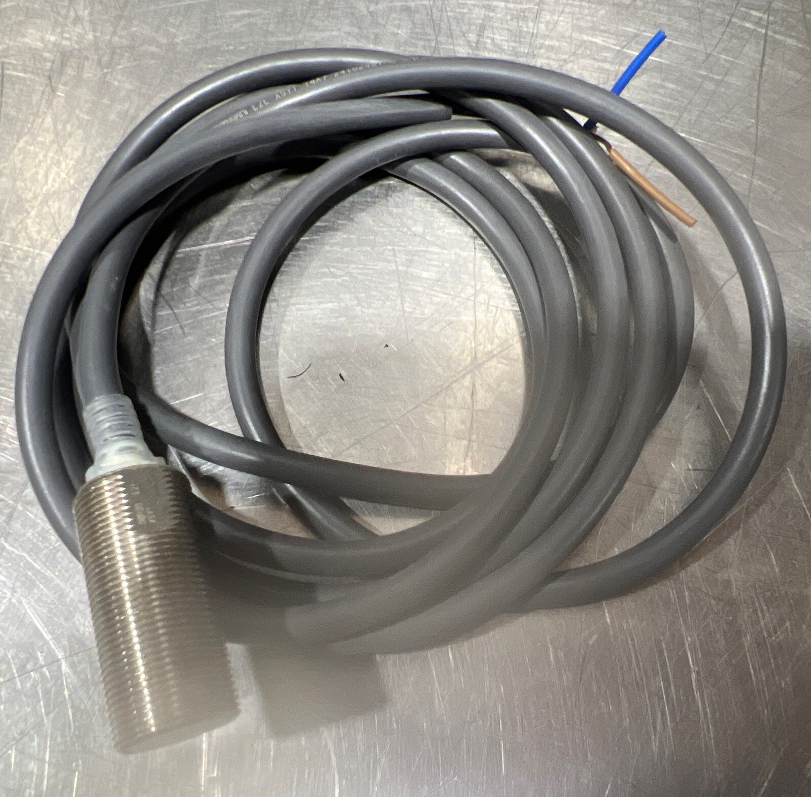 OMRON E2E-X5Y1 PROXIMITY SWITCH Nos Surplus No Original Box