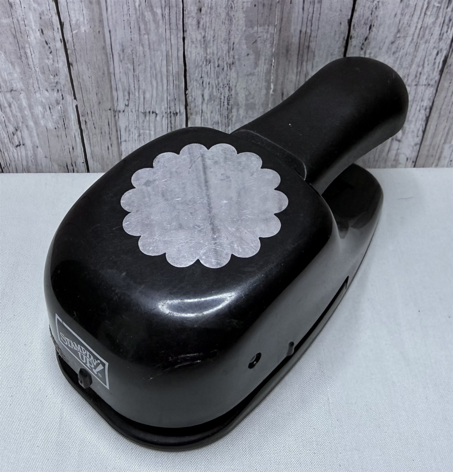 Stampin Up SCALLOP CIRCLE Scalloped Punches Paper Punch 1 & 3/4th