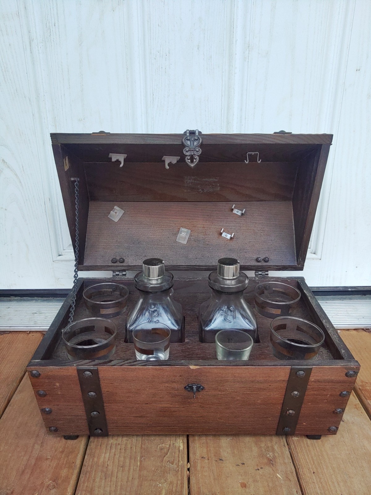 Vintage Treasure Chest Mobile Bar Plus Accessories