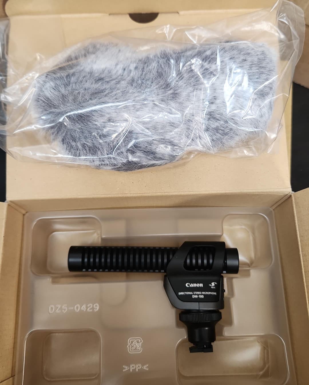 Canon DM-100 Directional Stereo Microphone Mini Advanced Shoe Open box