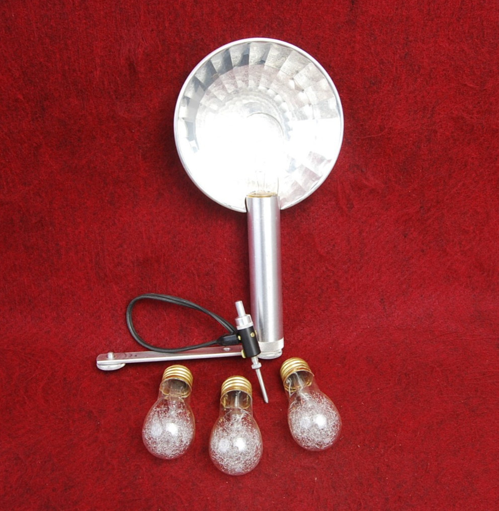 C.O.C. UNIVERSAL FLASH GUN WITH BULBS