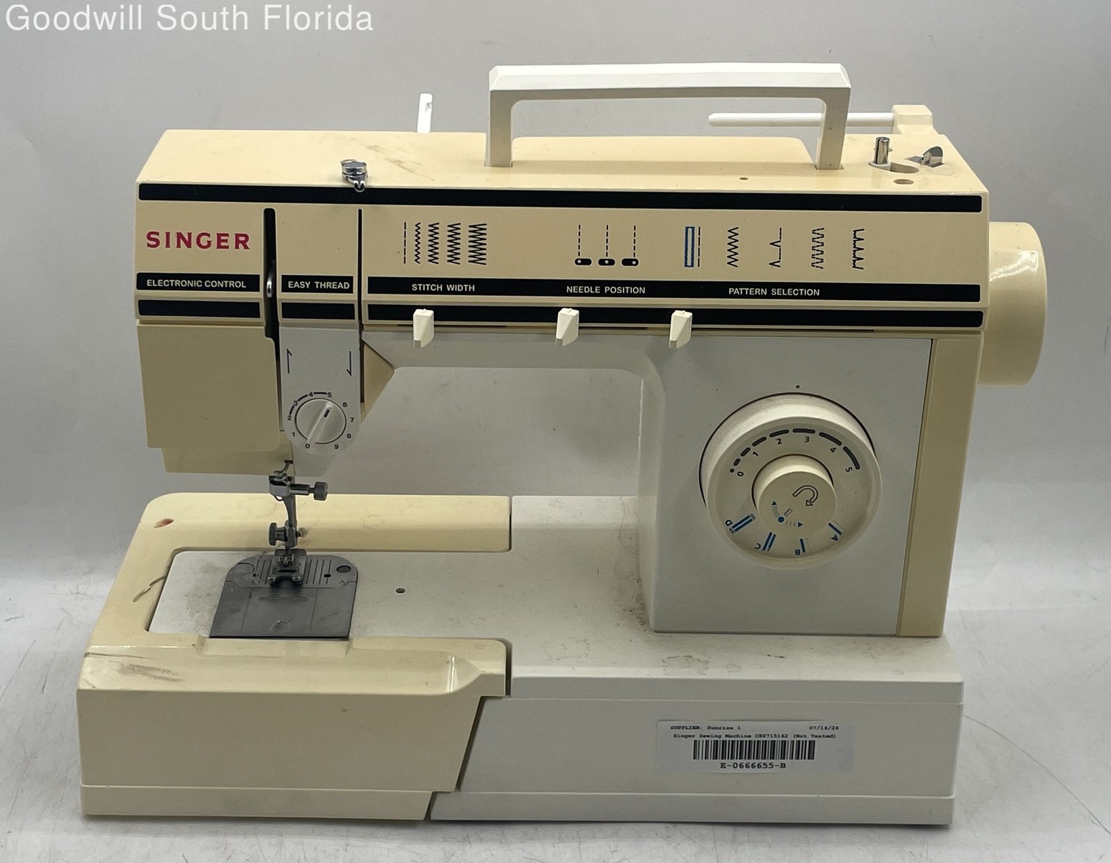Singer White Beige Electronic Control Easy Thread Sewing Machine Not Tested