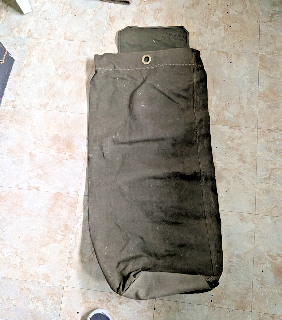 VINTAGE CANVAS GREEN  MILTARY / ARMY KIT BAG - 33 INCHES IN LENGTH