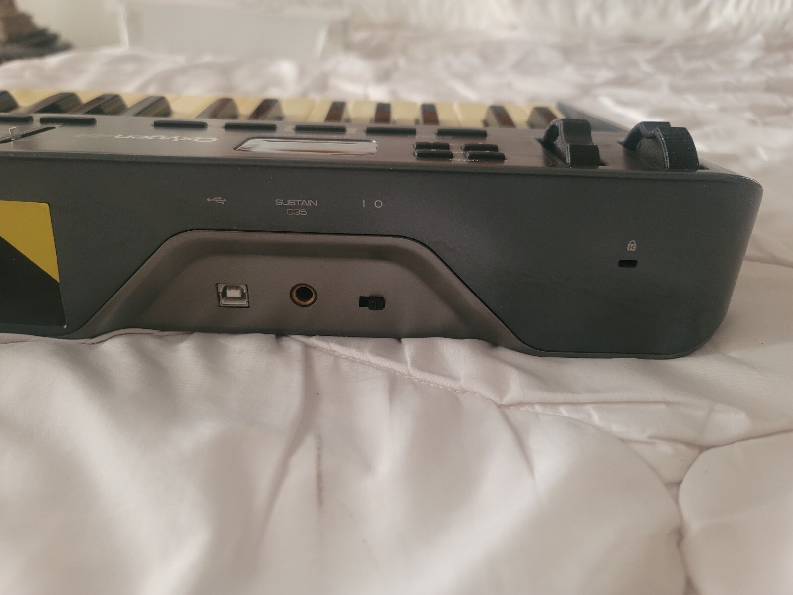 M-Audio Oxygen 49 (3rd Gen) MIDI Controller Keyboard-Missing Four Plastic Knobs