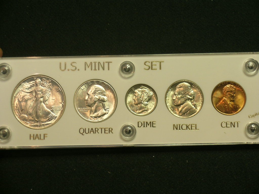 1944 Brilliant Uncirculated Coin Year Set  - White Capital Holder